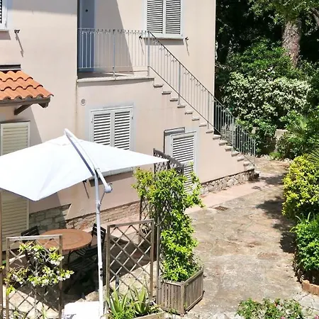 Isstravel, Il Boschetto - - 150 Mt From The Aparthotel