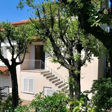 Isstravel, Il Boschetto - - 150 Mt From The Aparthotel San Vincenzo